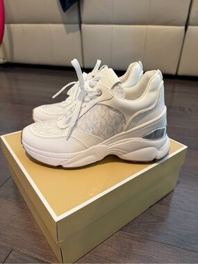 MICHAEL Michael Kors White Platform Lace-Up Sneakers